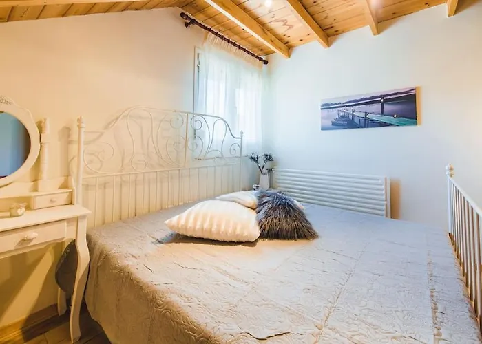 ολοκληρη βιλα Xrisafis * 埃泽萨