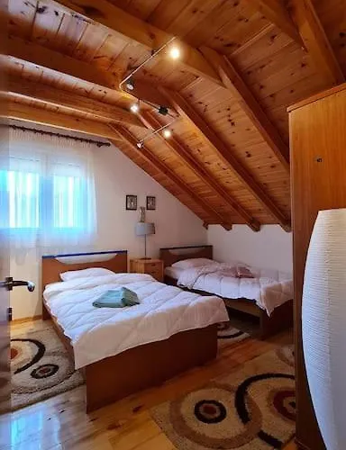 ολοκληρη βιλα Xrisafis 埃泽萨